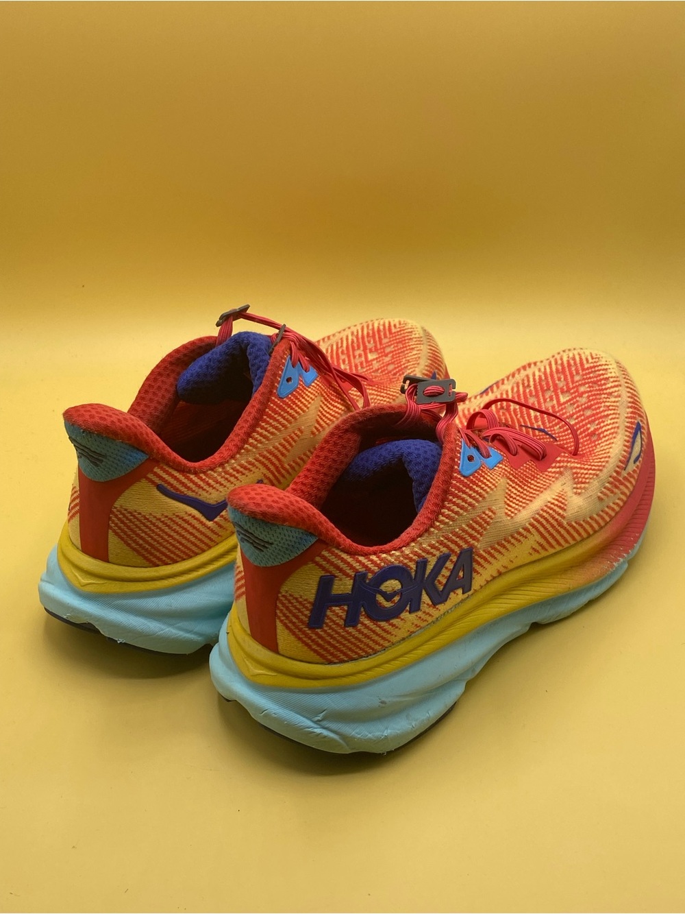 the HOKA Men's Clifton 9 Cerise/Cloudless - Picture 2 of 4